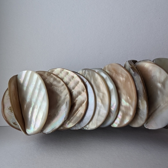 Shell Bracelet - Picture 2 of 3